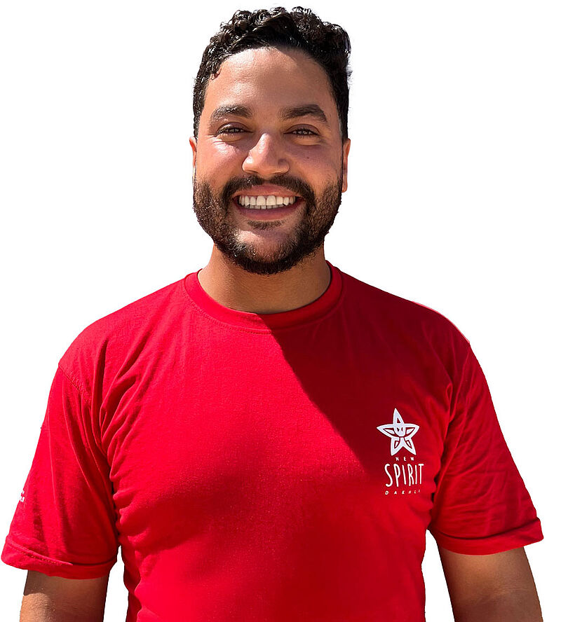 Simo gerente centro kitesurf wingfoil New Spirit Dakhla KBC Marruecos deportes acuáticos