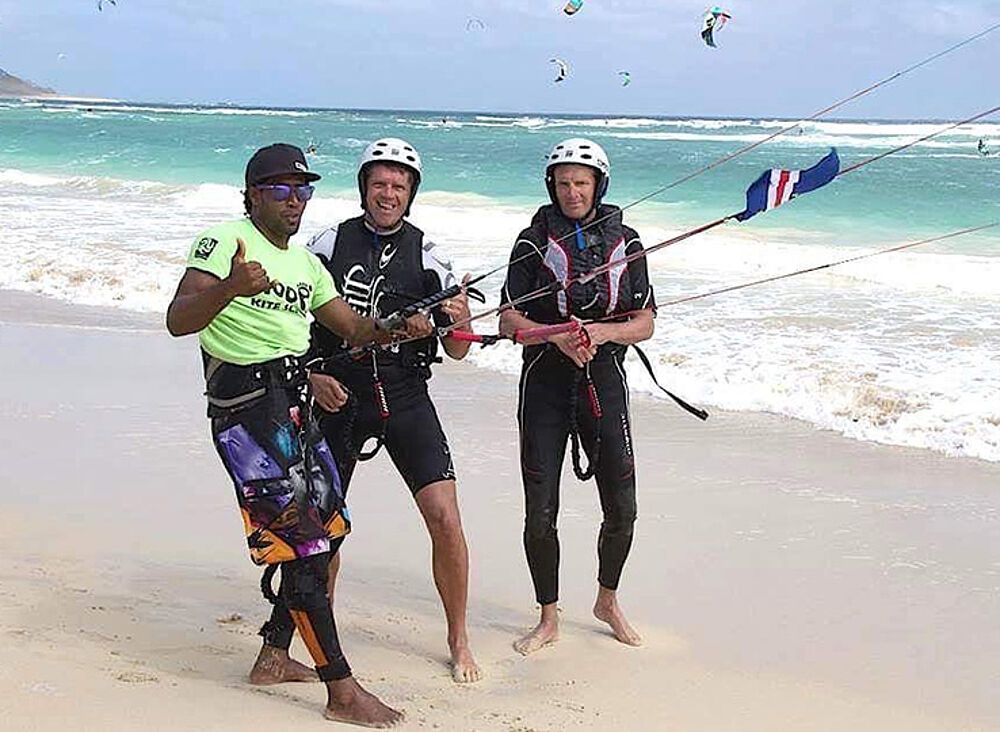 Kitebeach Sal Instructor with students