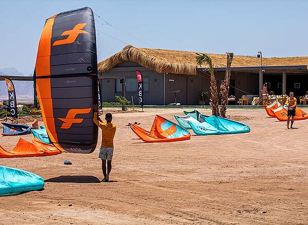 Kitesurf Material Lagerung - KBC Ras Soma Rotes Meer Service