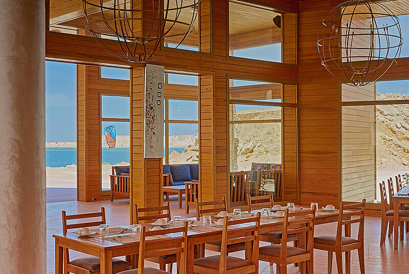 Ristorante MAR resort kitesurf con vista oceano - destinazione kiteboarding spiaggia con sport acquatici