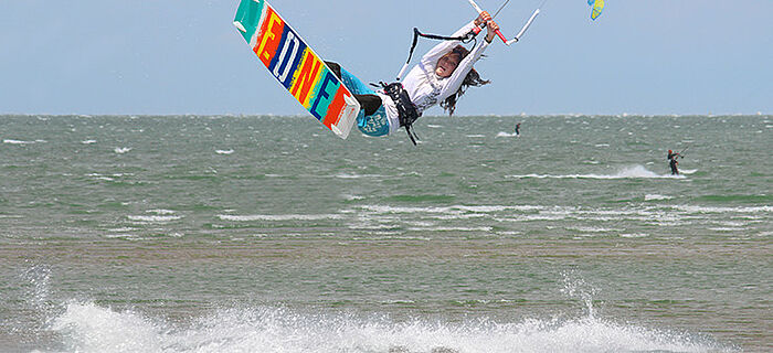 Aprende a hacer kitesurf en la escuela de kite KBC en la playa de kite de Brouwersdam