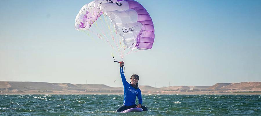 Curso de Pocket-Wing Dakhla - K-Wing con tabla foil y F-ONE Quest en el spot de kite KBC Dakhla en Marruecos para hacer kite 