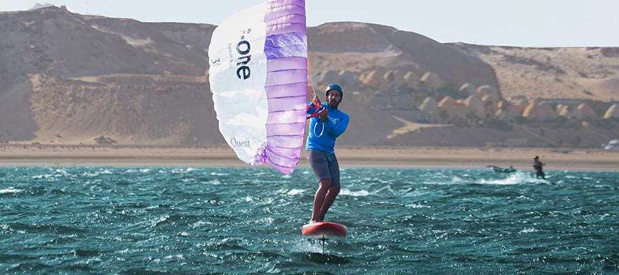 Pocket-Wing Course Dakhla - K-Wing mit Foil-Board und F-ONE Quest am KBC Dakhla Kitespot in Marokko beim Para-Wing kiten