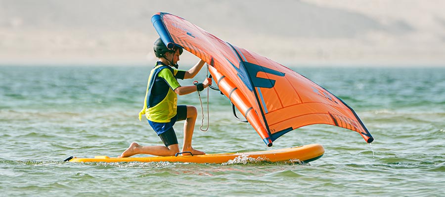 Wingfoil Kinder Kurse an der professionellen Wingfoil Schule KBC Dakhla und New Spirit Dakhla – Kinder lernen spielend und sicher Wingfoilen