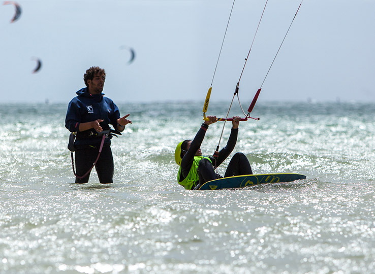Kitesurfista nella laguna di Dakhla