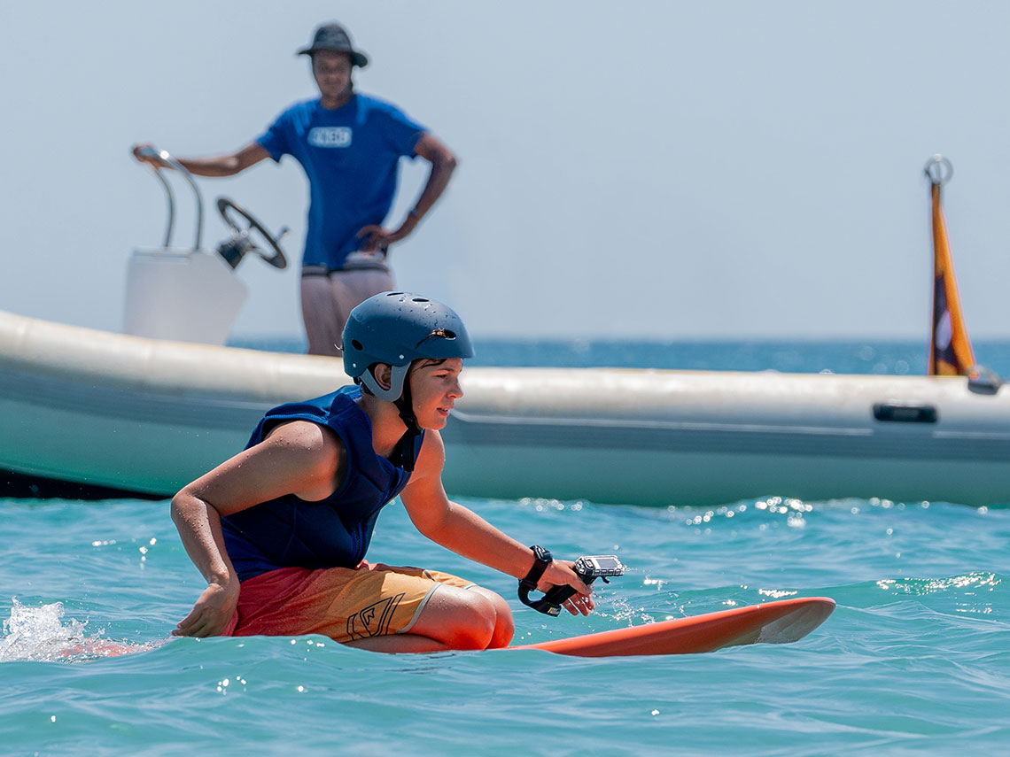 eFoil MantaFoils in El Gouna am KBC El gouna am Roten Meer, Take Off, der Lift, junger Fahrer