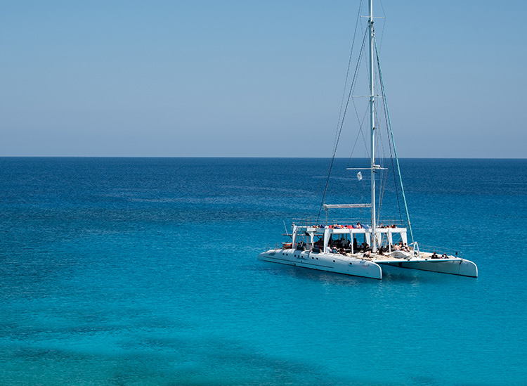 Sailing on Sal Cape Verde - Water sports activities KBC Sal Surf Hub