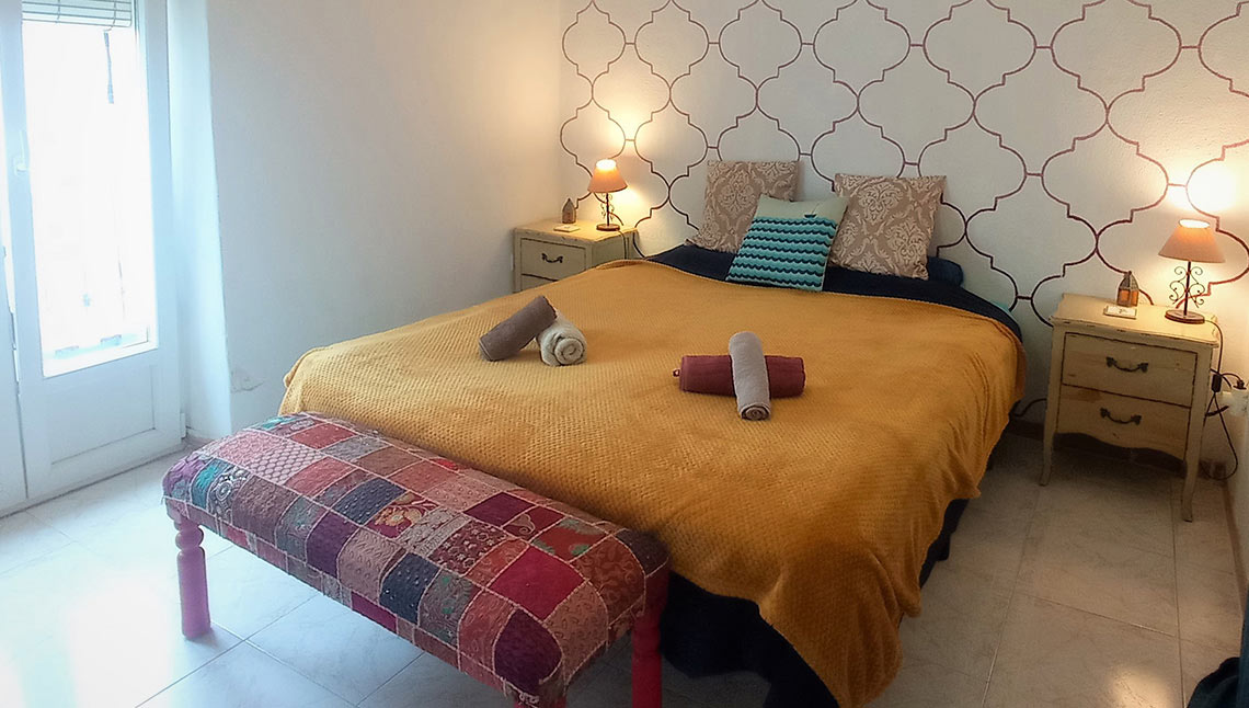 High Flyers Los Lances Apartment - gemütliches Schlafzimmer in KBC Tarifa Kitesurfen Unterkunft mit Doppelbett