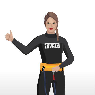 Kitesurf Handzeichen - Kitesurferin im Neoprenanzug zeigt Daumen hoch für Kiteboarding Wassersport