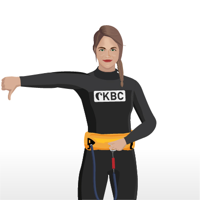 Kitesurf Instruktorin zeigt Handzeichen Daumen runter für Kiteboarding Sicherheit am Strand